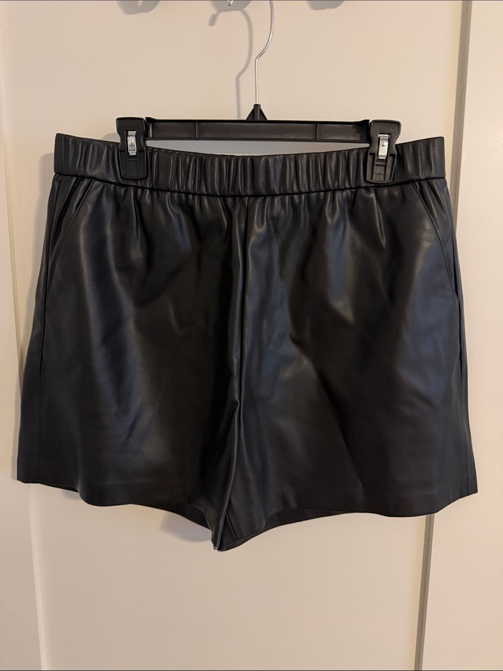BRAND NEW Z SUPPLY TIA FAUX LEATHER SHORT